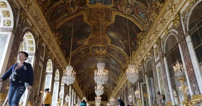 Macron deploys Versailles’ gold, mirrors and history in a high-stakes courtship of Trump