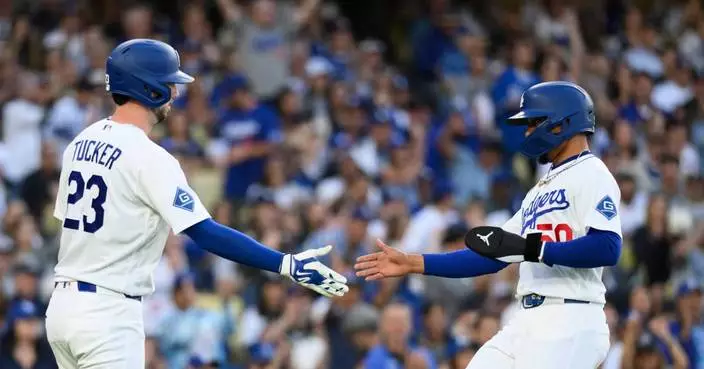 A ninth-inning throwing error lifts the Dodgers past the Orioles 6-5