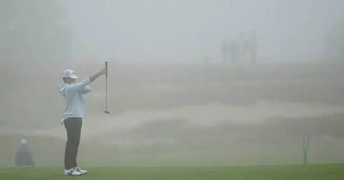 US Open off to a slow and foggy start at Shinnecock Hills