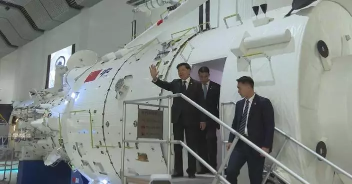 Lao president visits China Academy of Space Technology