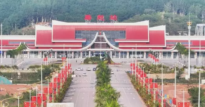 Border town witnesses booming trade, exchanges after launch of China-Laos Railway