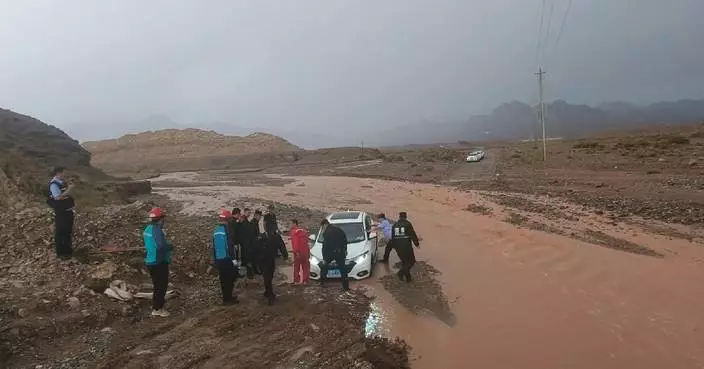 Flash floods prompt overnight rescue operations in China’s Xinjiang