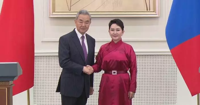 Chinese FM holds talks with Mongolian counterpart