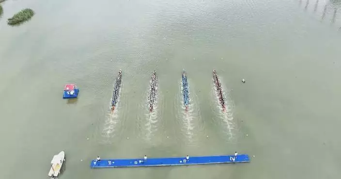 Dragon boat teams compete in Fuzhou