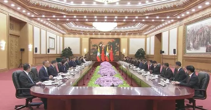 Xi holds talks with Myanmar president