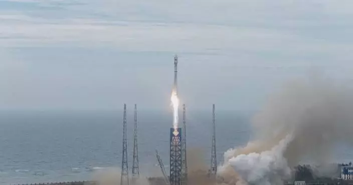 Long March-12 rocket launches new internet satellite group