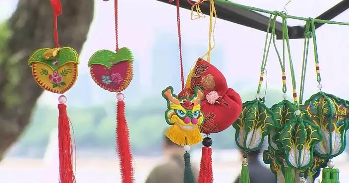 Dragon Boat Festival spurs seasonal sales as festive atmosphere builds