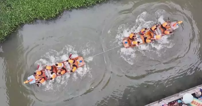 Foreign visitors enjoy traditional customs of Duanwu Festival