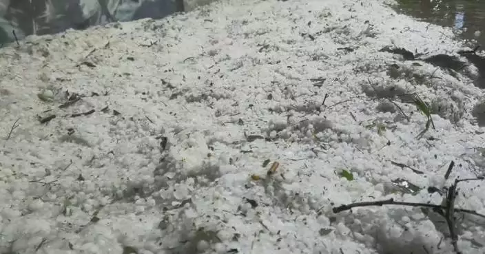 Hailstorm hits NW China's Yulin, flooding roads