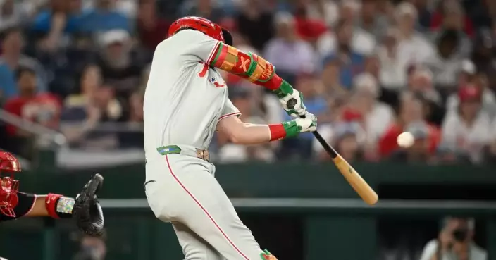 Harper and Hill homers in the 9th help rally Phillies to a 10-5 victory over the Nationals