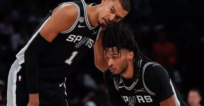 Knicks and Spurs set for Game 4 of an NBA Finals that have belonged to the road teams