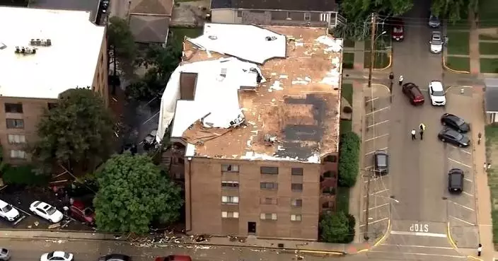 Storms knock out power in the Midwest and disrupt Chicago flights