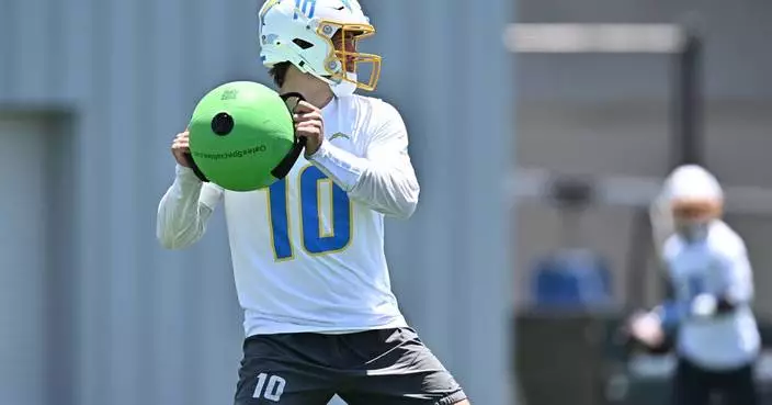 Chargers' Justin Herbert adjusting footwork during offseason program