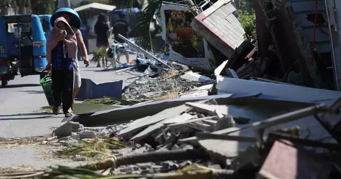 Philippine town seeks immediate airlift of food to ease hunger in quake-hit villages