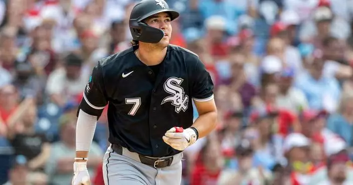 Jacob Gonzalez hits his first major league homer, White Sox beat the Phillies 6-3 to even series
