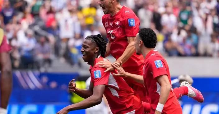 Johan Manzambi scores two as Switzerland beats Bosnia-Herzegovina 4-1 at the World Cup