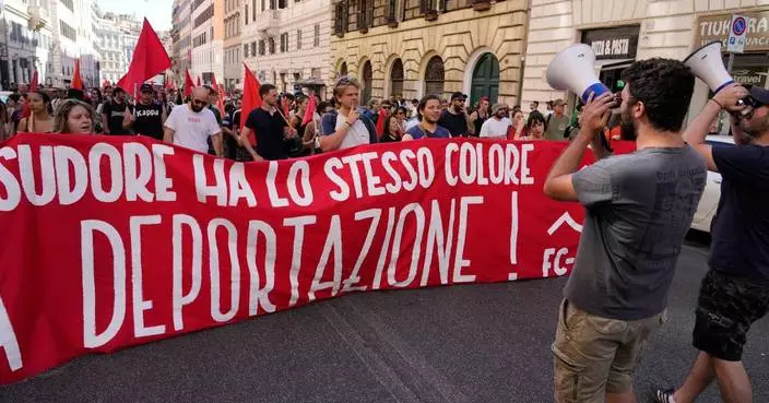 Thousands march in Rome in rival anti- and pro-migration rallies