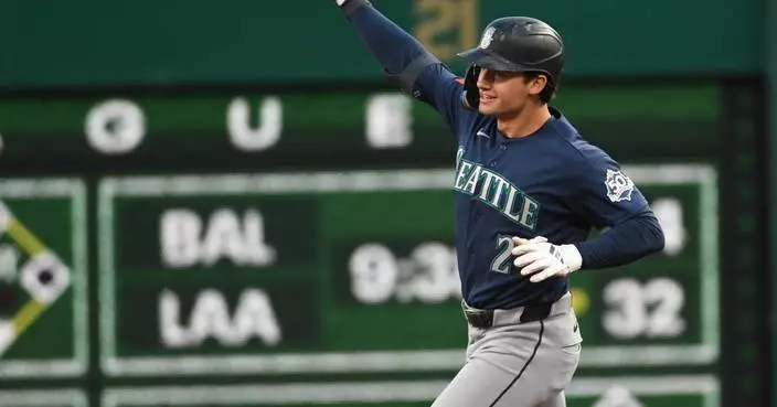 Cole Young hits a two-run home run in the seventh to lift Mariners to a 3-2 victory over Pirates