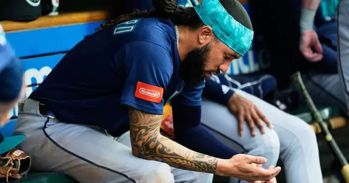 Mariners place shortstop J.P. Crawford on injured list with right hand contusion