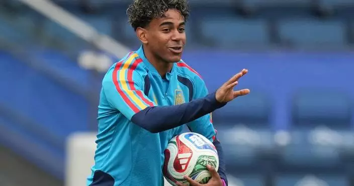 Lamine Yamal is healthy enough to play full matches for Spain in knockout rounds, De La Fuente says