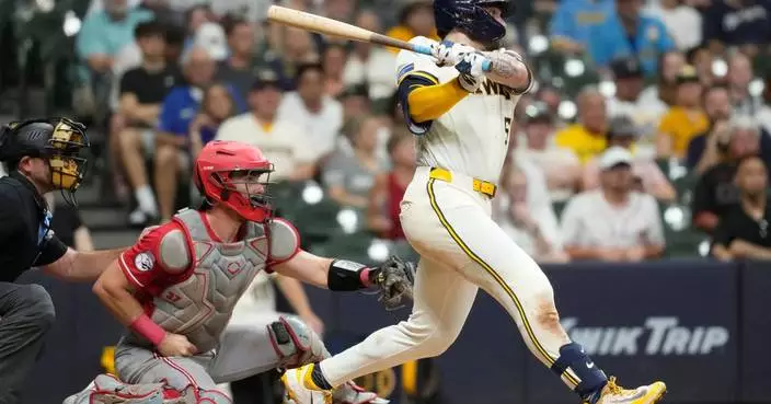 Mitchell triples in the go-ahead run in the 7th in the Brewers' 4-2 win over the Reds