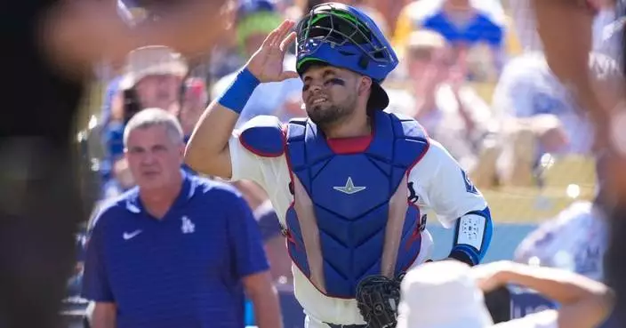 Dodgers' Eliézer Alfonzo makes MLB debut with sister, stepmother still missing in Venezuela quakes