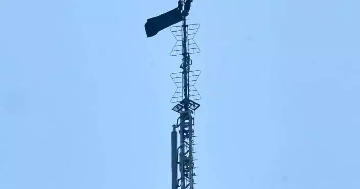 2 people arrested after hanging banner about 'the power of love' on Empire State Building antenna