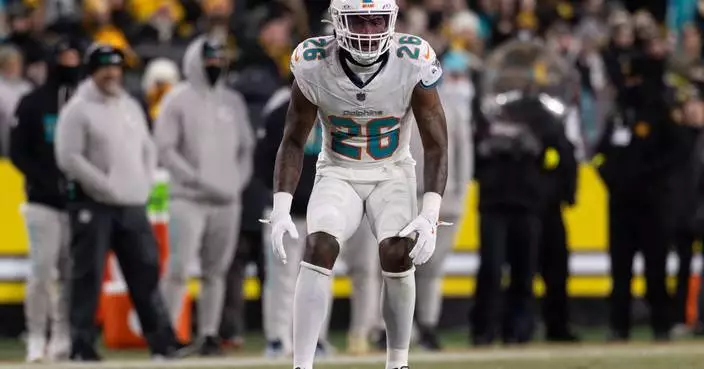 Cornerback Rasul Douglas agrees to a 1-year contract with the Commanders, AP source says