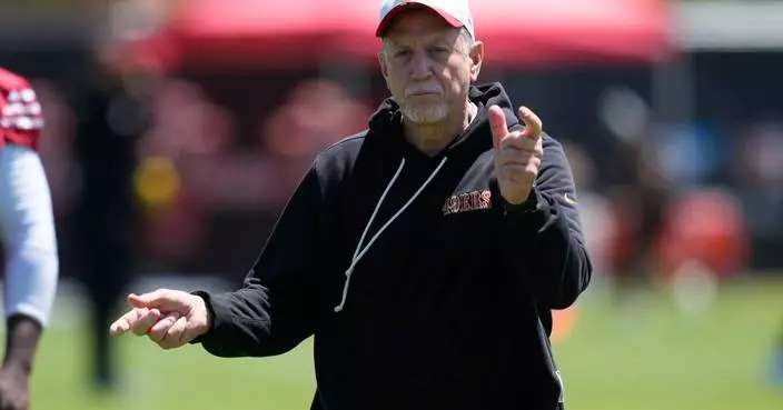 Kyle Shanahan makes a cameo appearance at 49ers practice following recent car crash