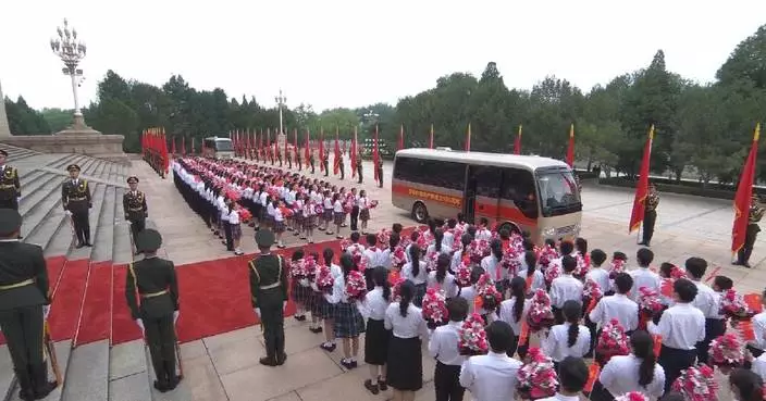 Recipients of July 1 Medal arrive at Great Hall of People