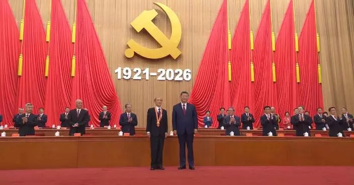 Xi confers July 1 Medal on model CPC members