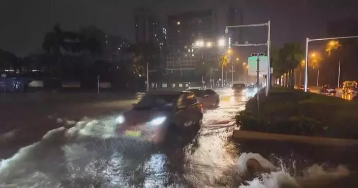 Typhoon Maysak brings torrential rains to Hainan, flooding multiple roads