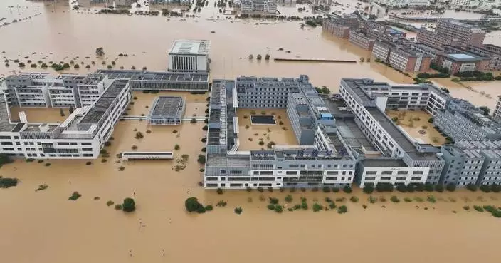 Rescue under way to evacuate all teachers, students trapped by floods in Guangxi