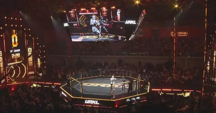 Humanoid robot fighting league debuts in Shenzhen