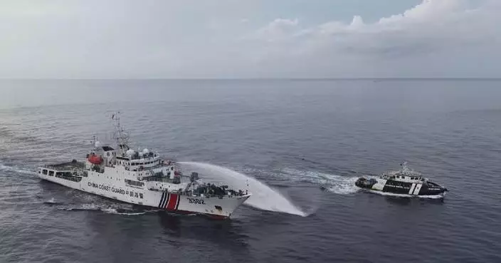 China drives away Philippine vessels intruding into Huangyan Dao waters
