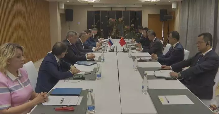 Chinese FM meets Russian counterpart
