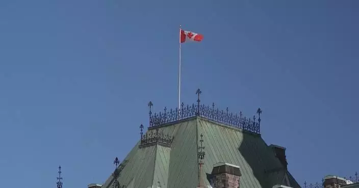 Canadians cope with new US tariff threats