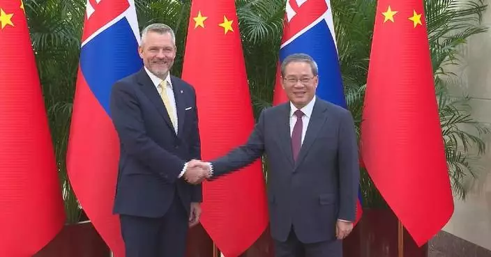 Chinese premier meets Slovak president in Beijing