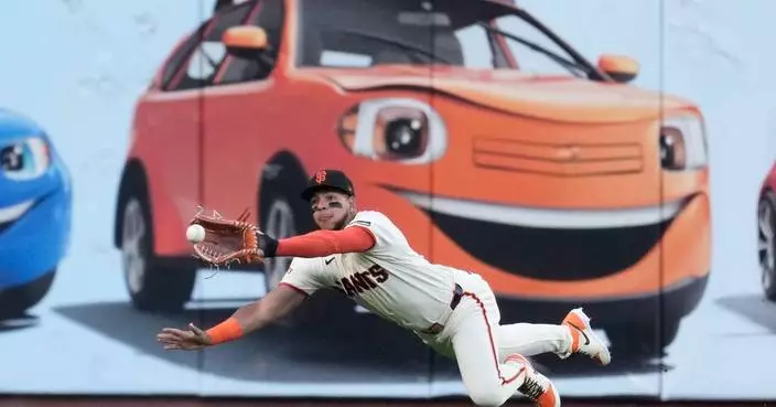 Giants beat the Rockies 8-2 to start a 4-game series