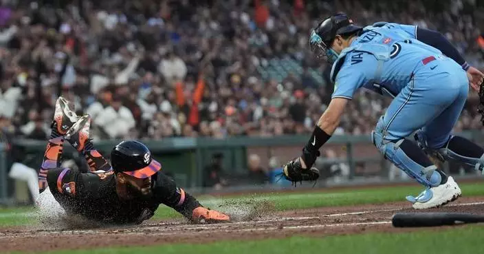 Blue Jays beat the Giants 9-3 as Jonatan Clase hits his 1st homer of season