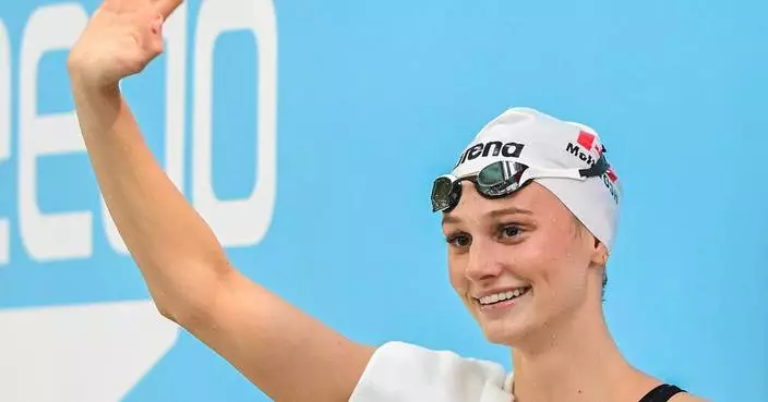 Summer McIntosh breaks women’s 200-meter butterfly world record at Canadian trials