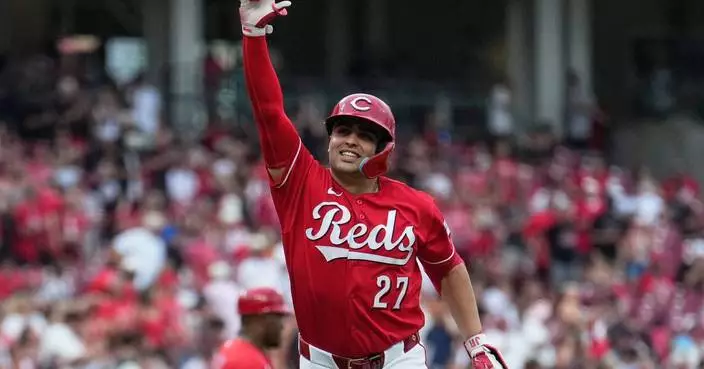 Stewart homers twice, Reds go deep 5 times in 11-5 victory over Phillies