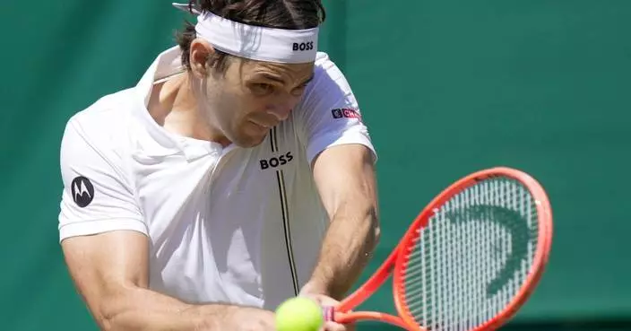 Taylor Fritz wins match and style points at Wimbledon. De Minaur also advances