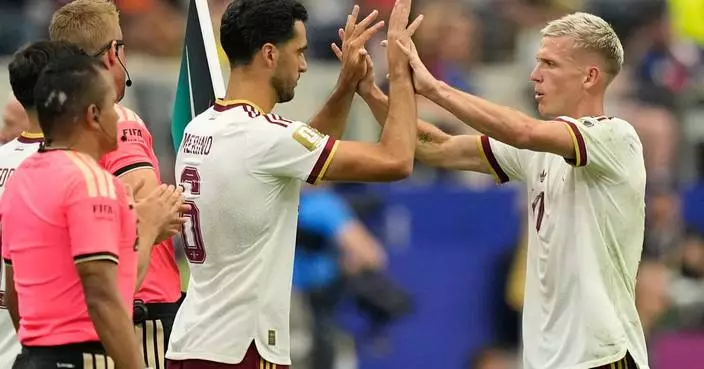 Spain practices outside before the World Cup final as smoke fills the air in northern New Jersey