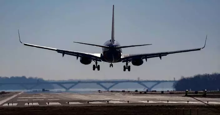 Jetting off for a summer vacation? How to eat and drink to minimize jet lag