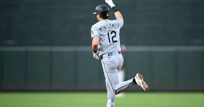 White Sox score 7 runs before making an out in the 3rd, pound the Orioles 9-3