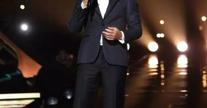 John Legend's Musical Journey with Singer: Chinese Netizens Hail a "Masterclass"