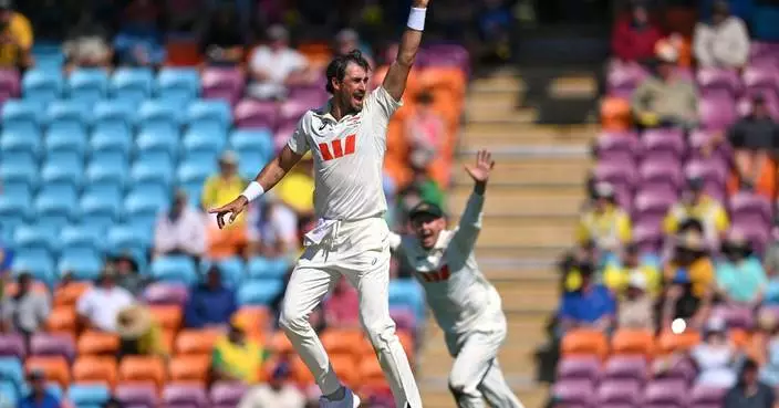 Starc's double-strike helps Australia tighten grip in 2nd test against Bangladesh
