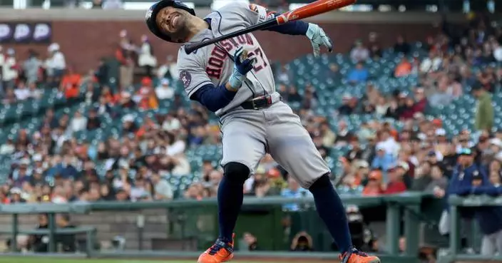 Astros' Jose Altuve leaves game at the Giants after taking a pitch to his left foot