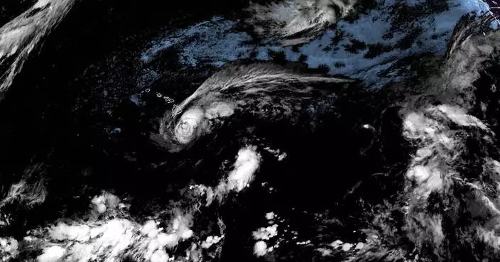 Hawaii's Big Island lashed by rain and wind as Tropical Storm Lala closes in